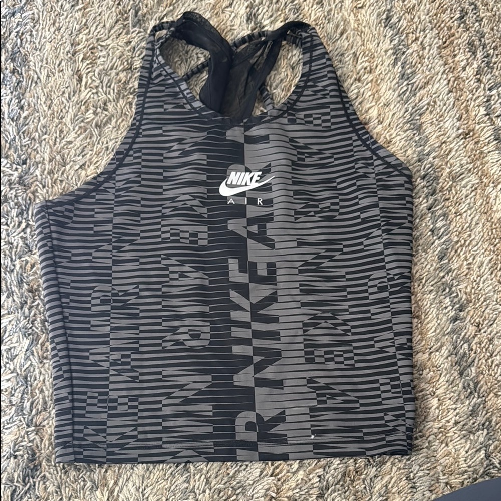 Nike women’s active crop top